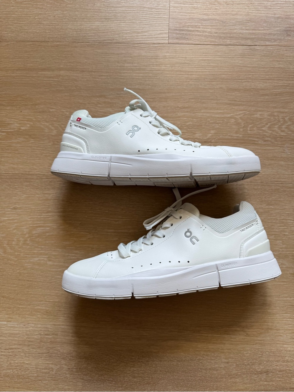 On Running White Low-Top Athletic Sneakers - Picture 8 of 8